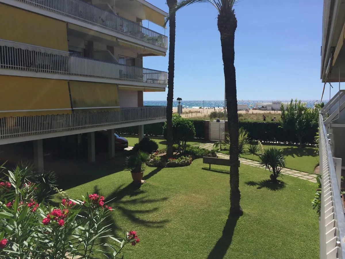 Beachfront Resort Apartment Castelldefels